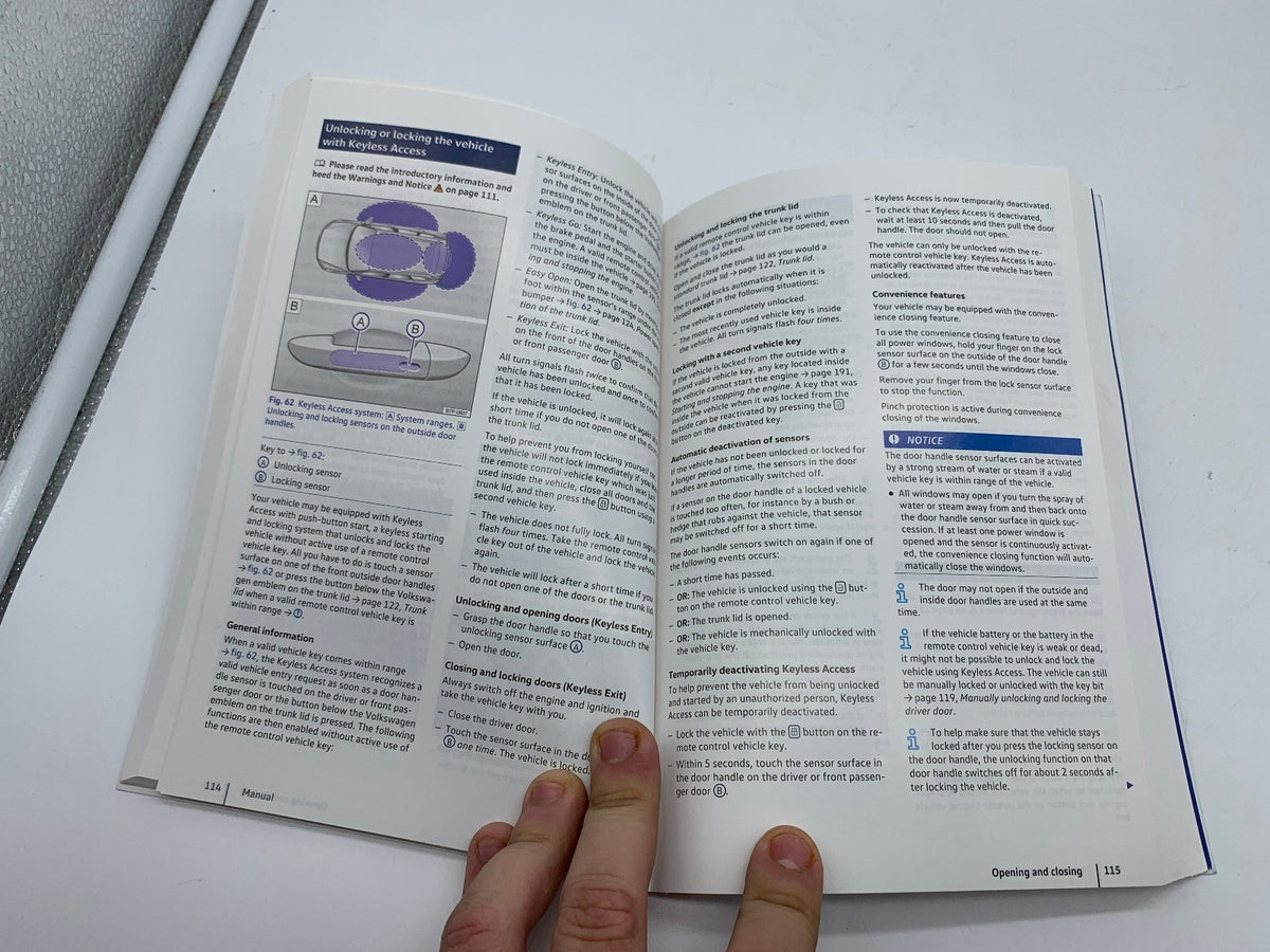 2018 Volkswagen Atlas Owners Manual Set with Case OEM R01B14020