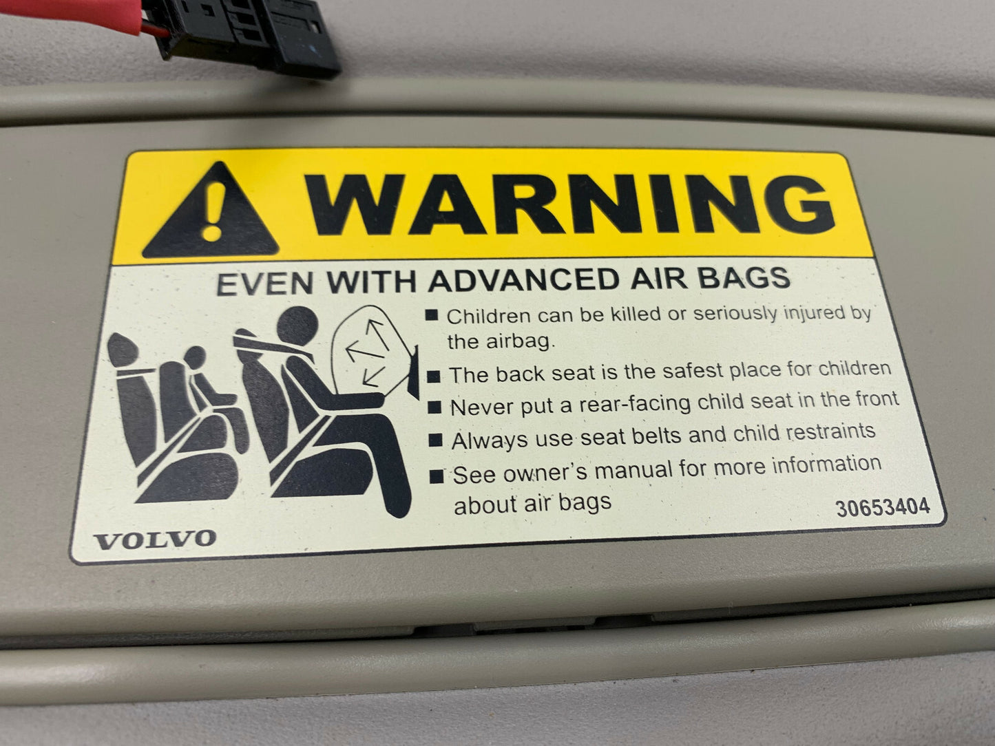 2005-2006 Volvo S50 Driver Sun Visor Gray Illuminated OEM C02B17082