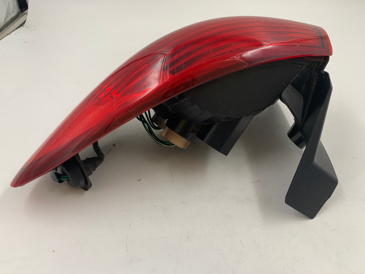 2007 Subaru Tribeca Passenger Side Tail Light Taillight OEM E02B59003