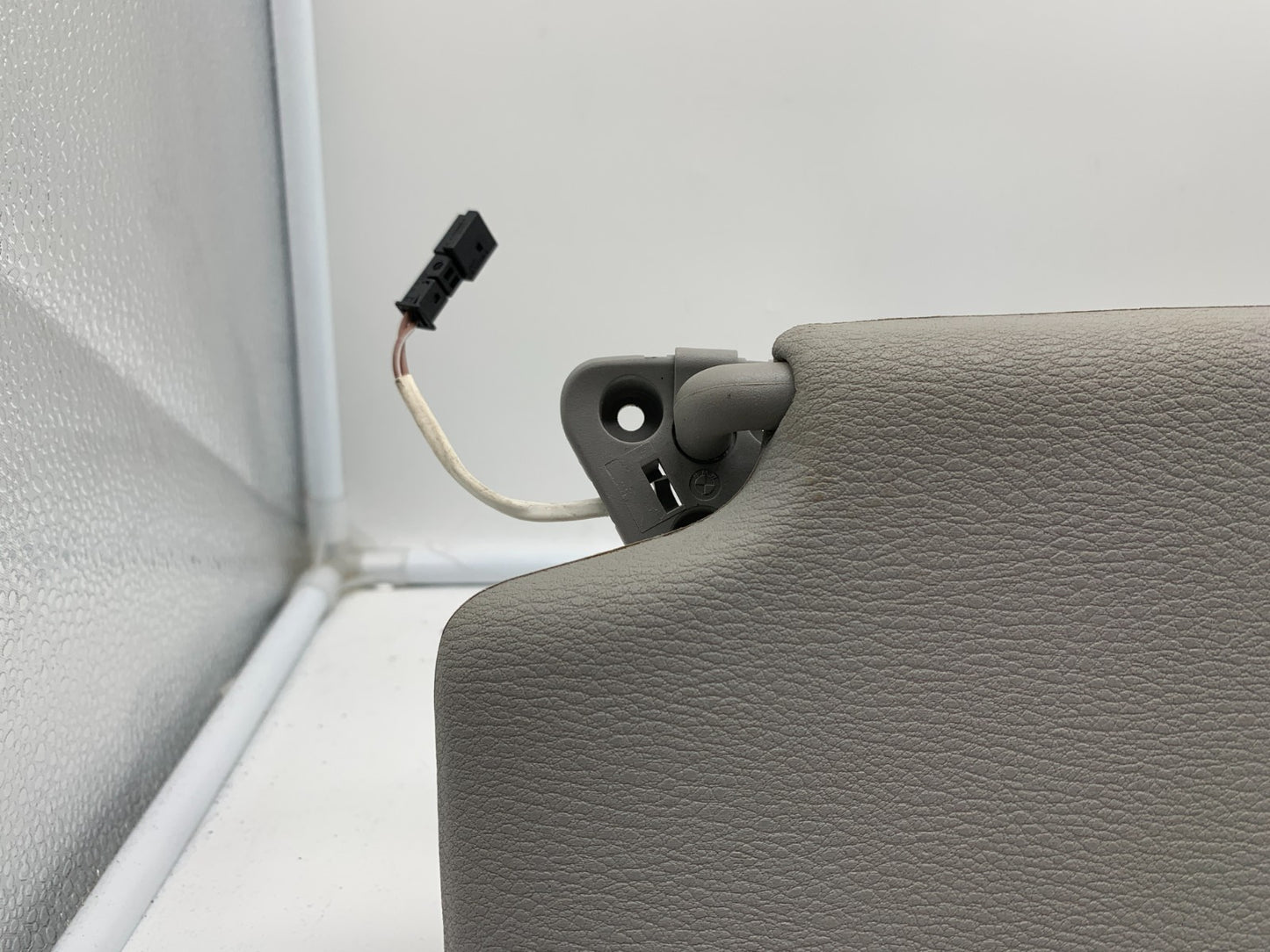 2007-2010 BMW X3 Passenger Sun Visor Gray Illuminated OEM A02B51010