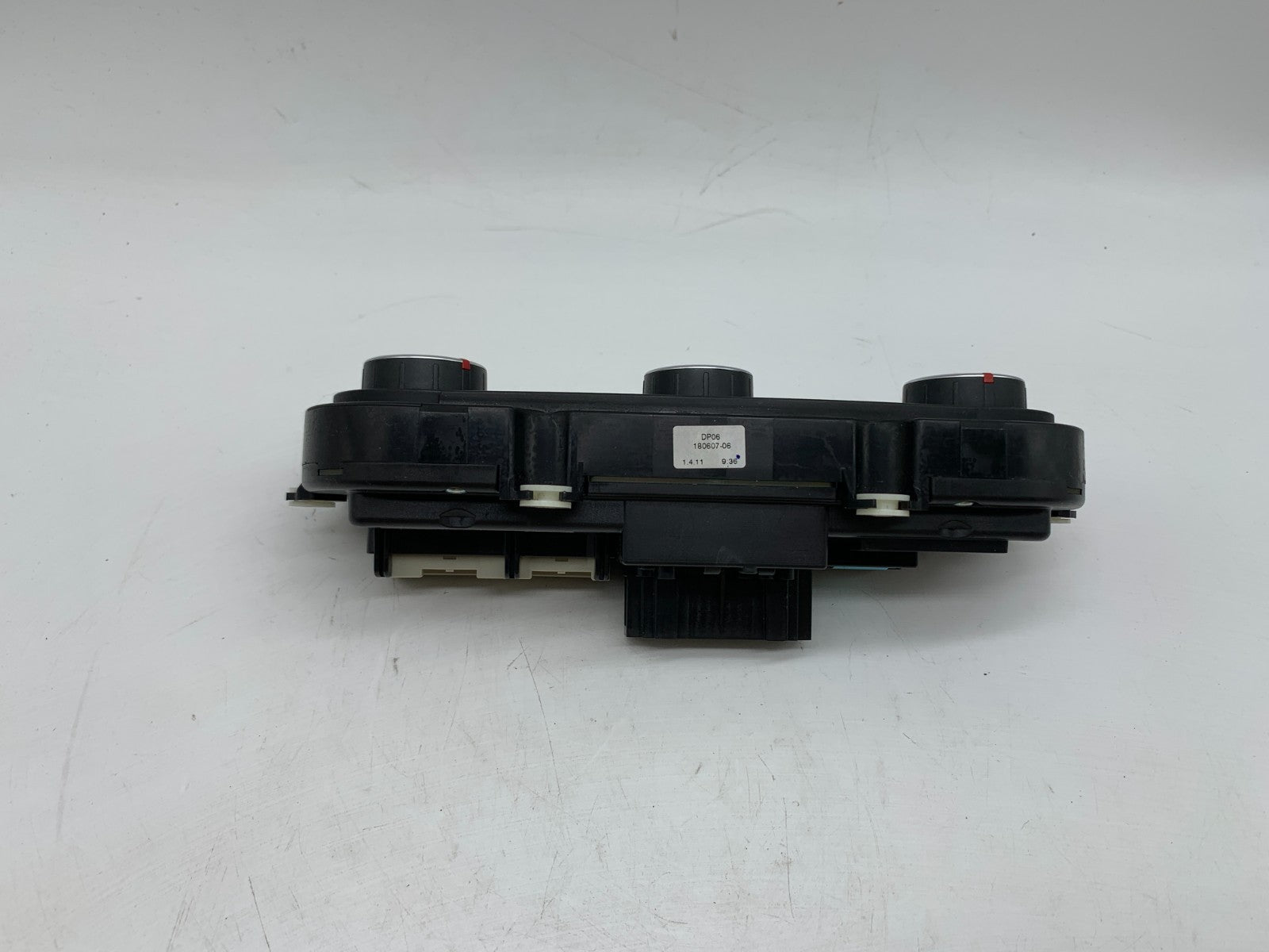 2010-2011 Volkswagen Tiguan AC Heater Climate Control Unit OEM D03B32006