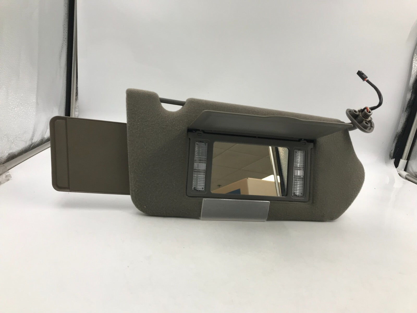 2000-2005 Chevrolet Impala Passenger Sun Visor Gray Illuminated OEM E01B41080