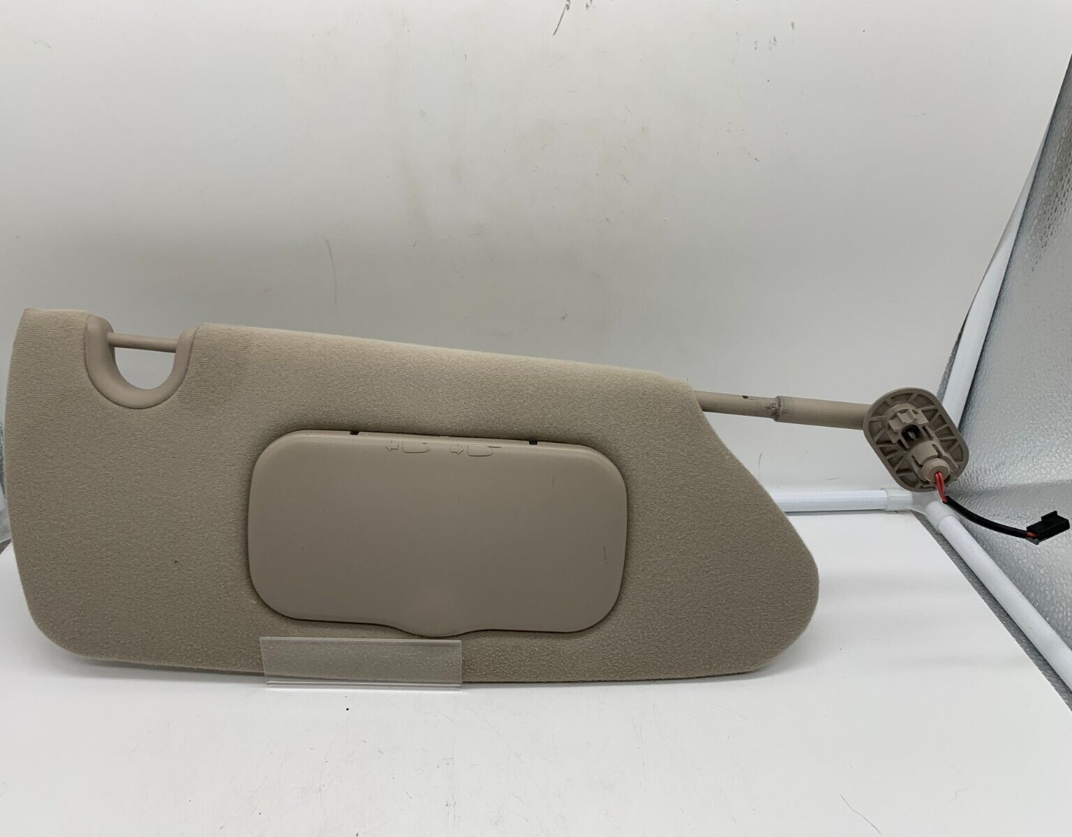 2004-2006 Chrysler Pacifica Passenger Sun Visor Illuminated OEM E02B64006