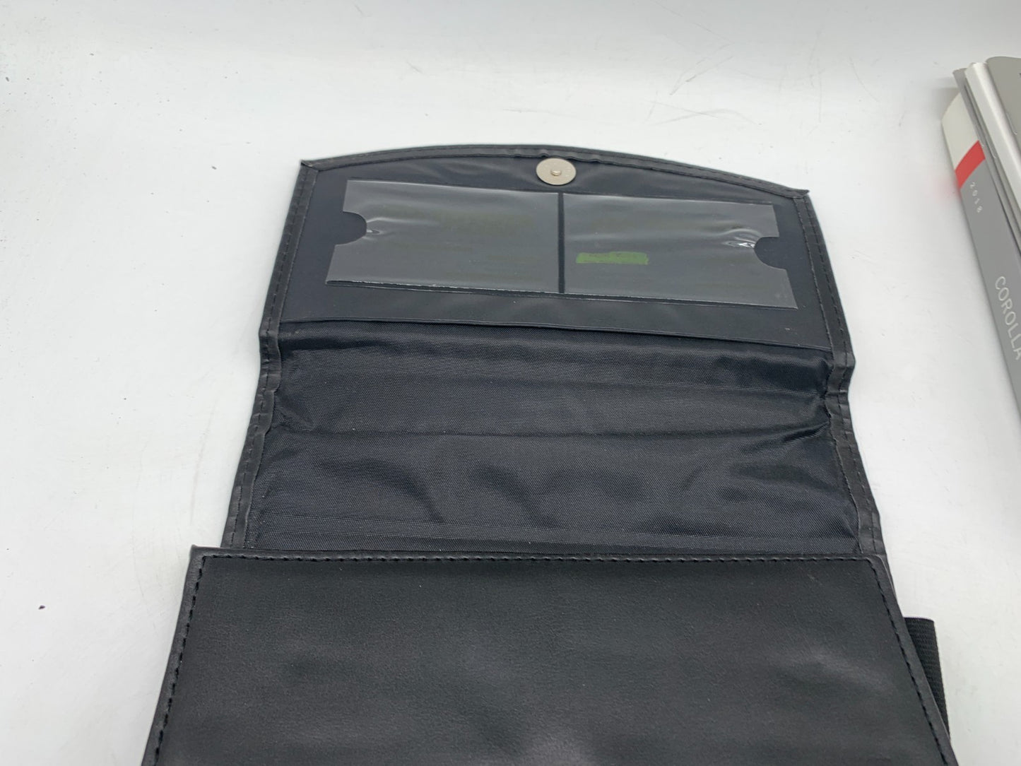 2018 Toyota Corolla Corolla Owners Manual Set with Case OEM C02B31006