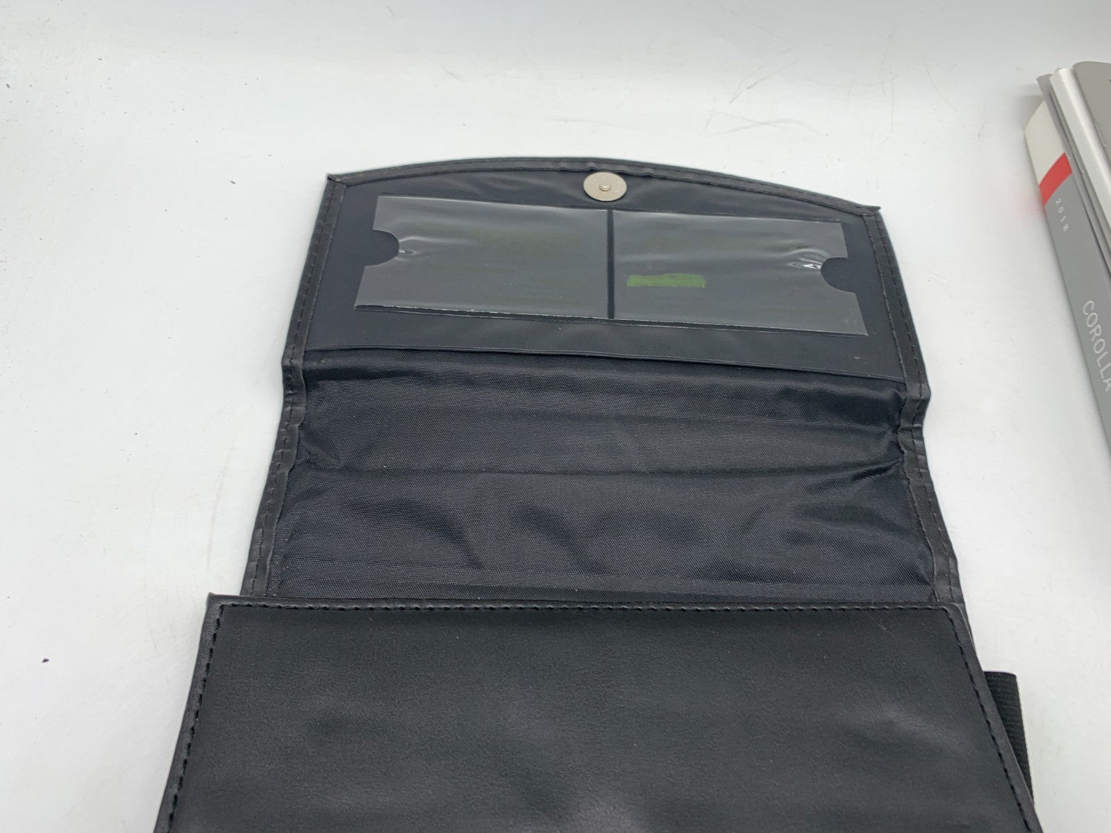 2018 Toyota Corolla Corolla Owners Manual Set with Case OEM C02B31006