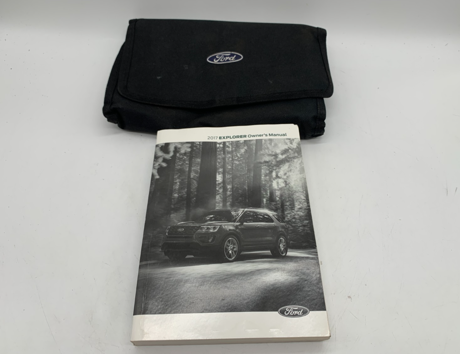 2017 Ford Explorer Owners Manual Set with Case OEM D01B11006
