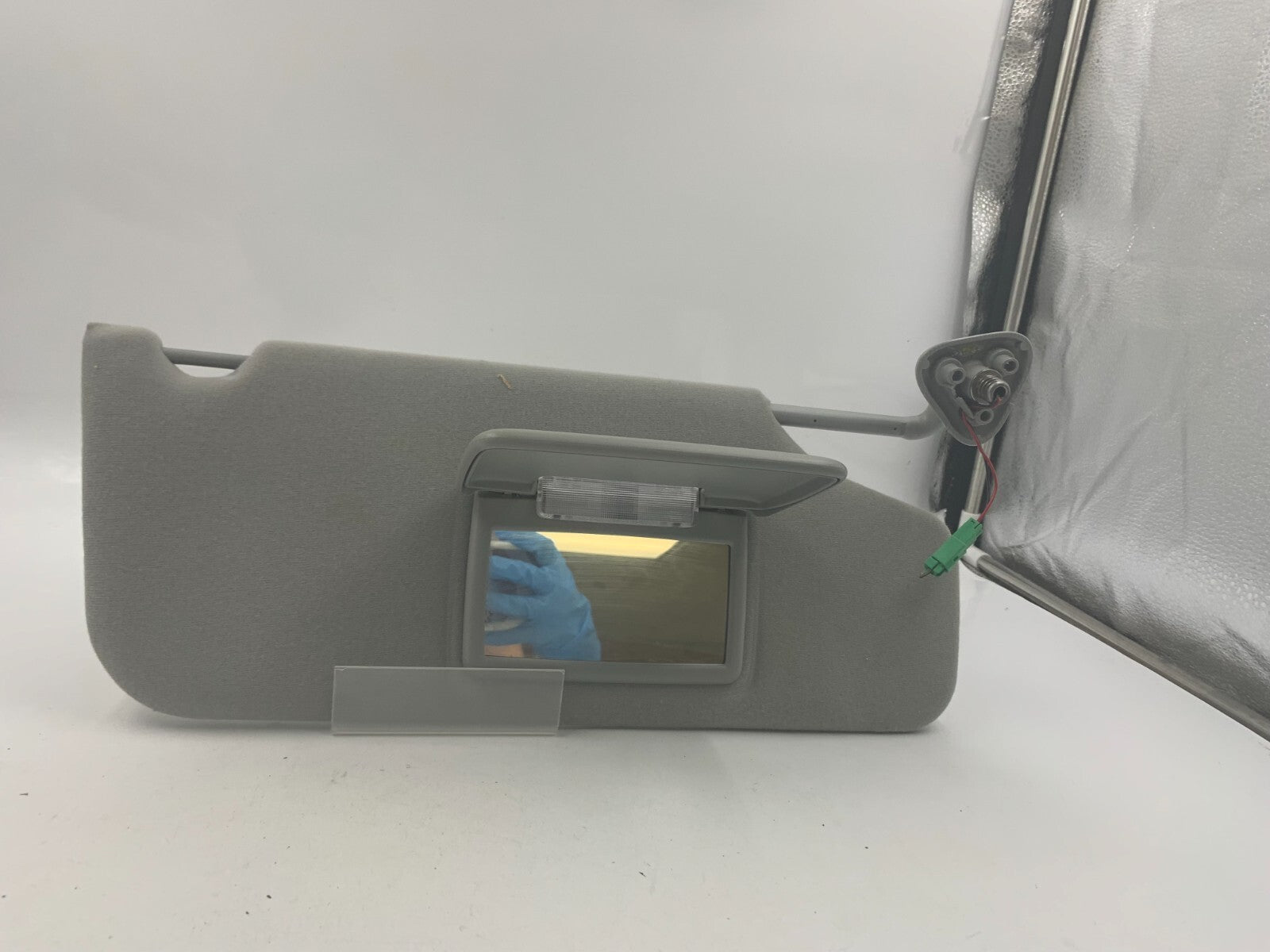 2005-2007 Ford Freestyle Passenger Sun Visor Gray Illuminated OEM E01B58003