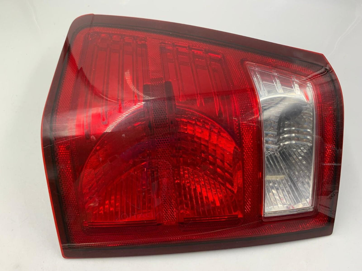 2007-2010 Jeep Grand Cherokee Driver Side Tail Light Taillight OEM D01B69002