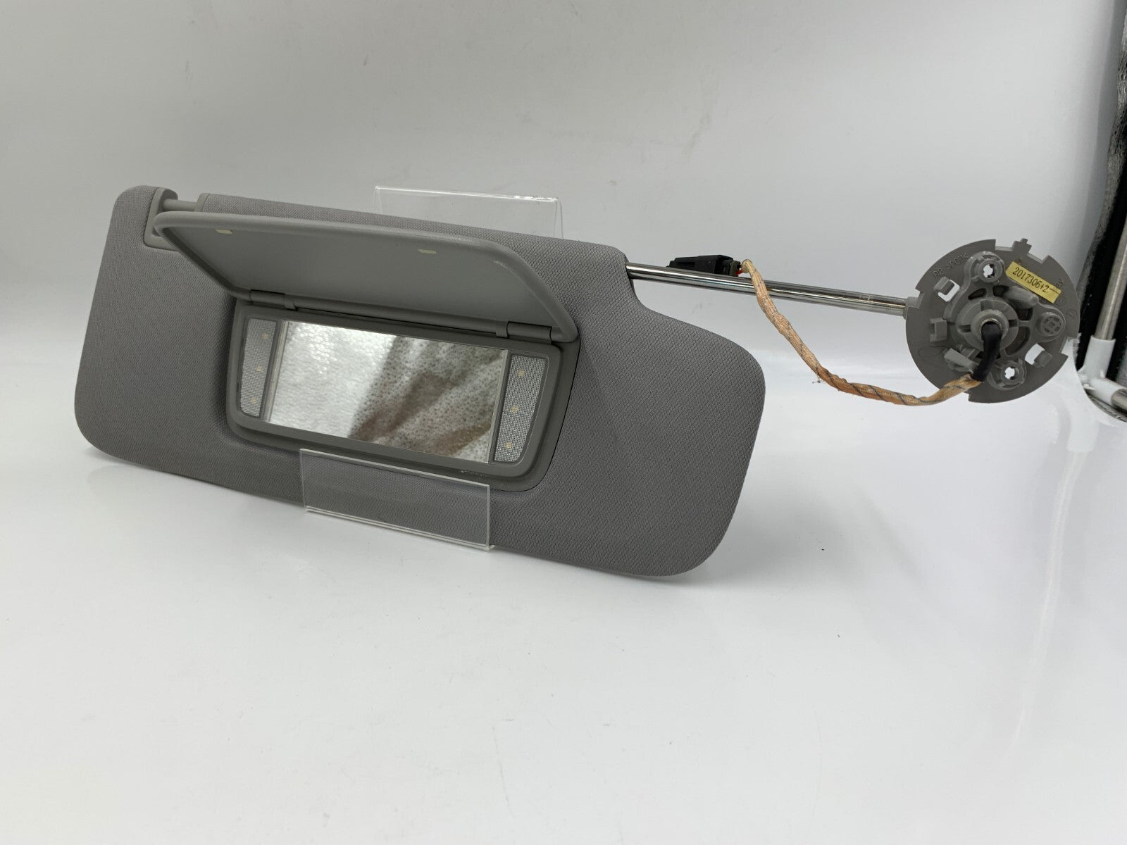 2018-2019 Chevrolet Equinox Passenger Sun Visor  Gray Illuminated OEM C02B19021