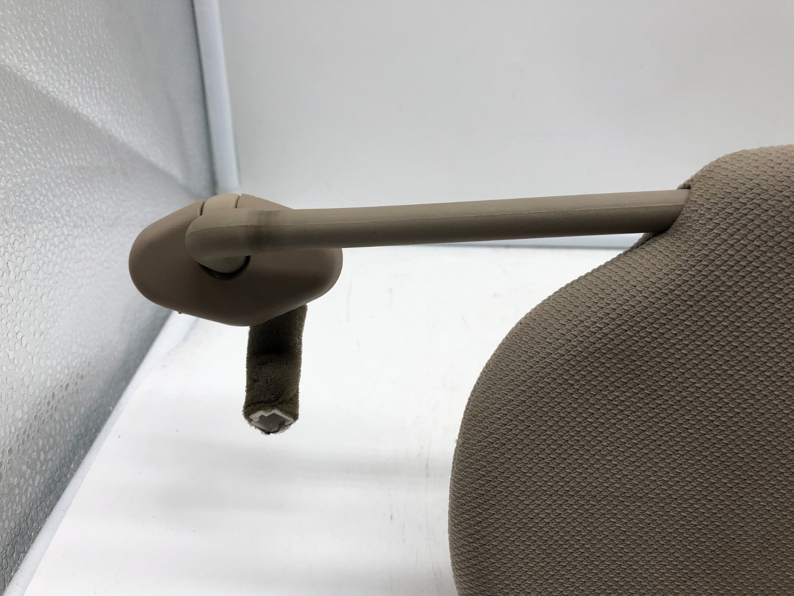 2005-2007 Kia Sorento Passenger Sun Visor Tan Illuminated OEM D03B08002