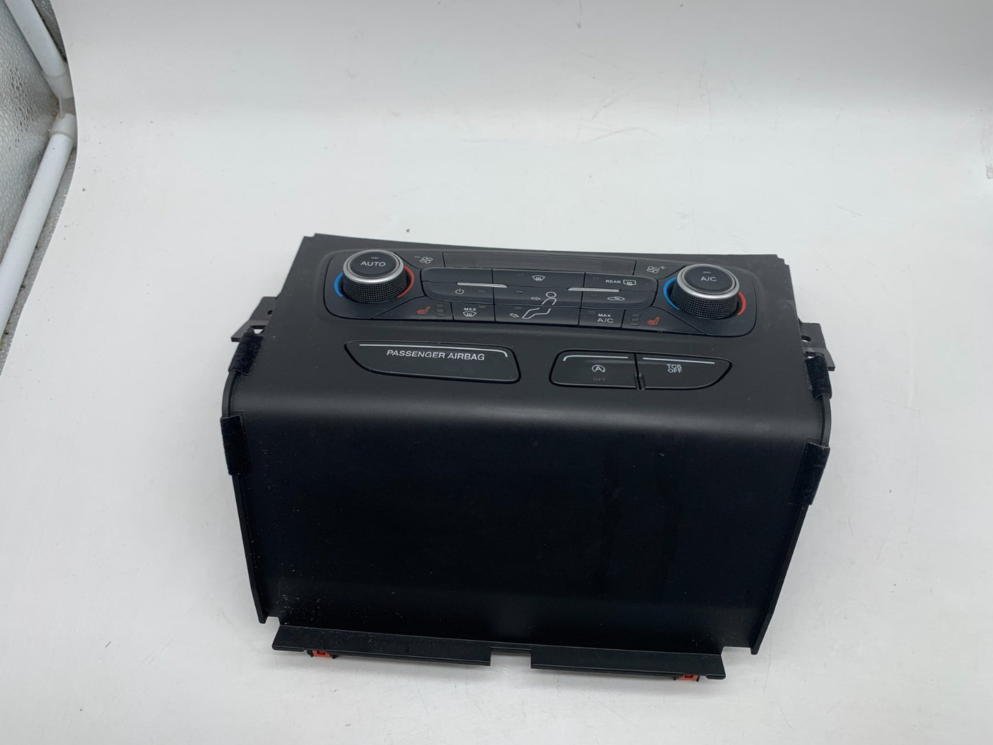2018-2019 Ford Escape AC Heater Climate Control Unit OEM C02B32033