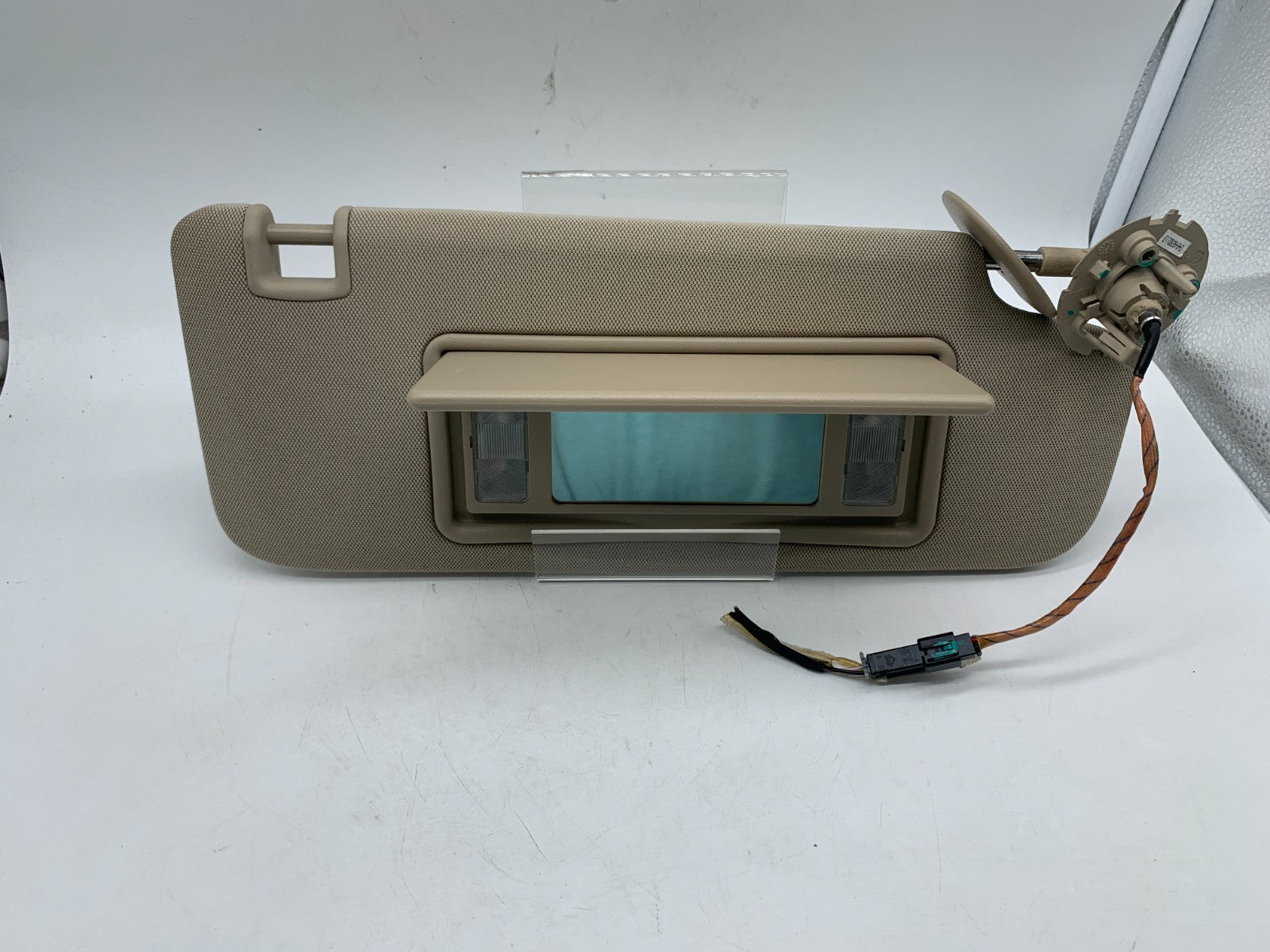 2021-2022 Buick Envision Passenger Sun Visor Beige Illuminated OEM D03B02002
