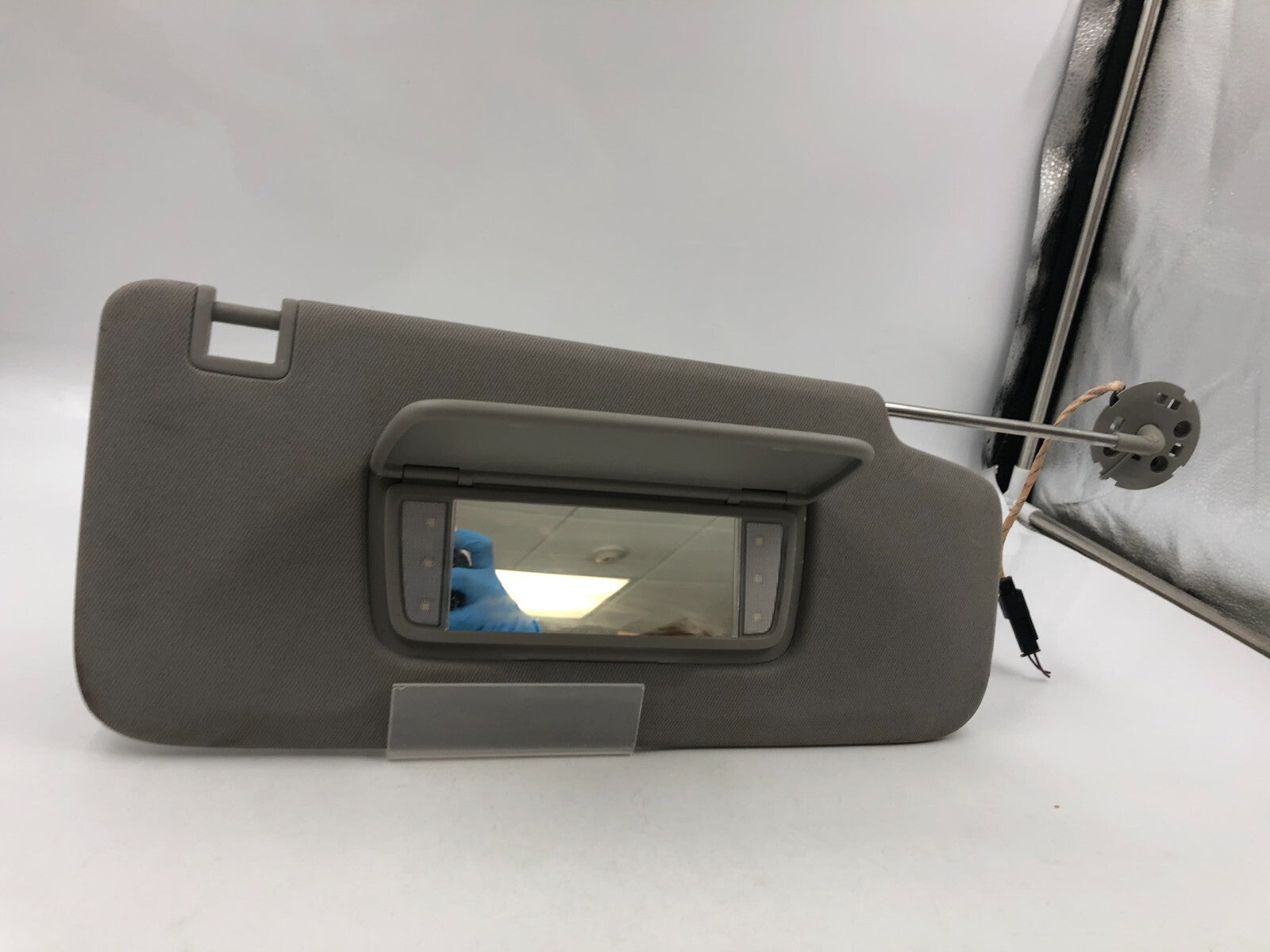 2018-2019 Buick Enclave Passenger Sun Visor Gray Illuminated OEM B01B15027