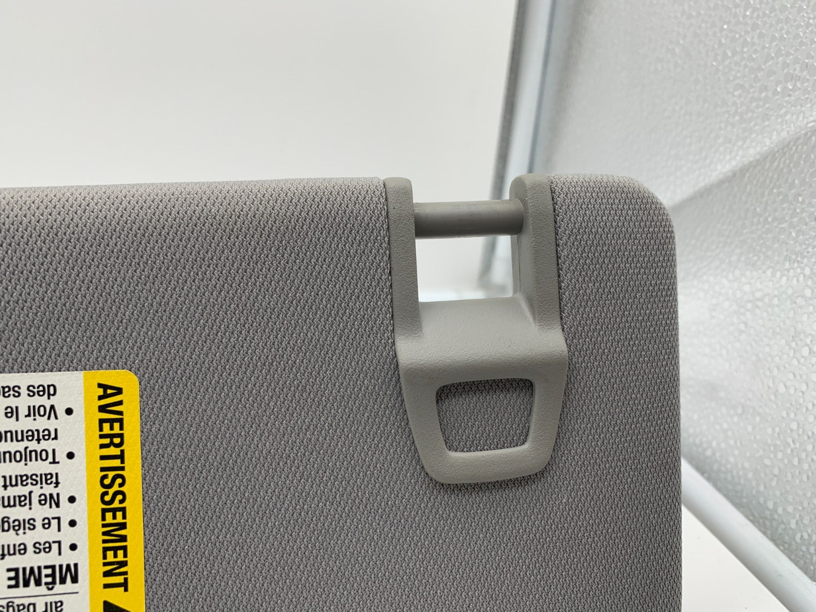 2018-2020 Chevrolet Equinox Passenger Sun Visor Gray Illuminated OEM B03B46052