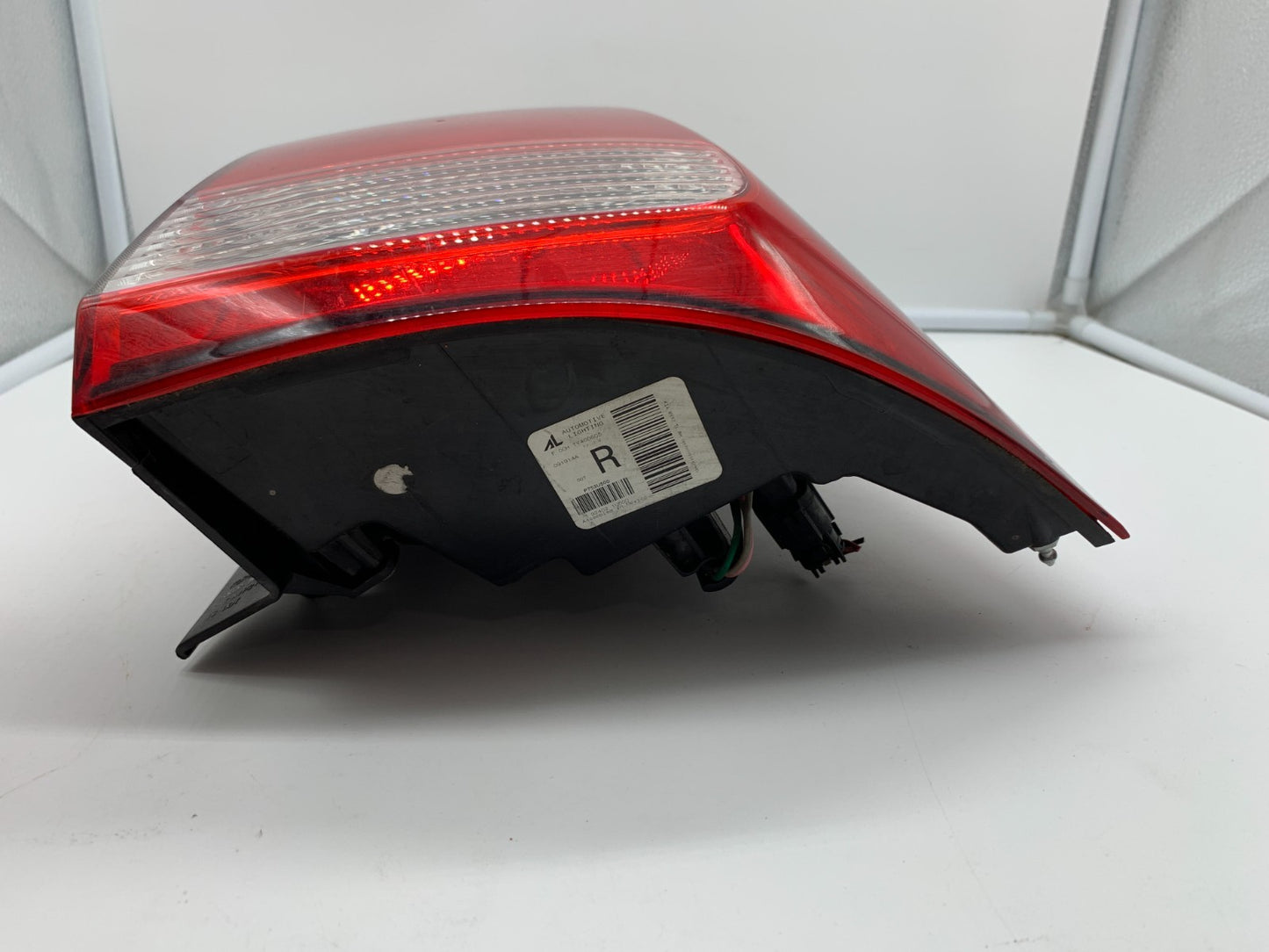 2014-2015 Kia Sorento Passenger Tail Light Quarter Panel Lamp OEM