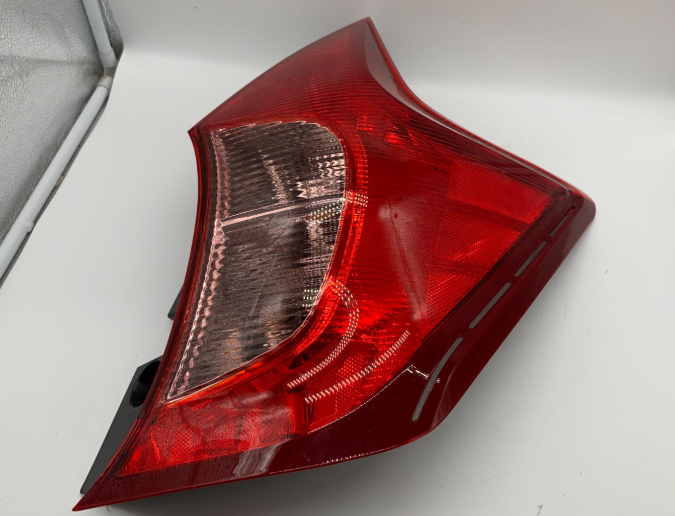 2014-2019 Nissan Versa Hatchback Passenger Side Tail Light Taillight A01B13001