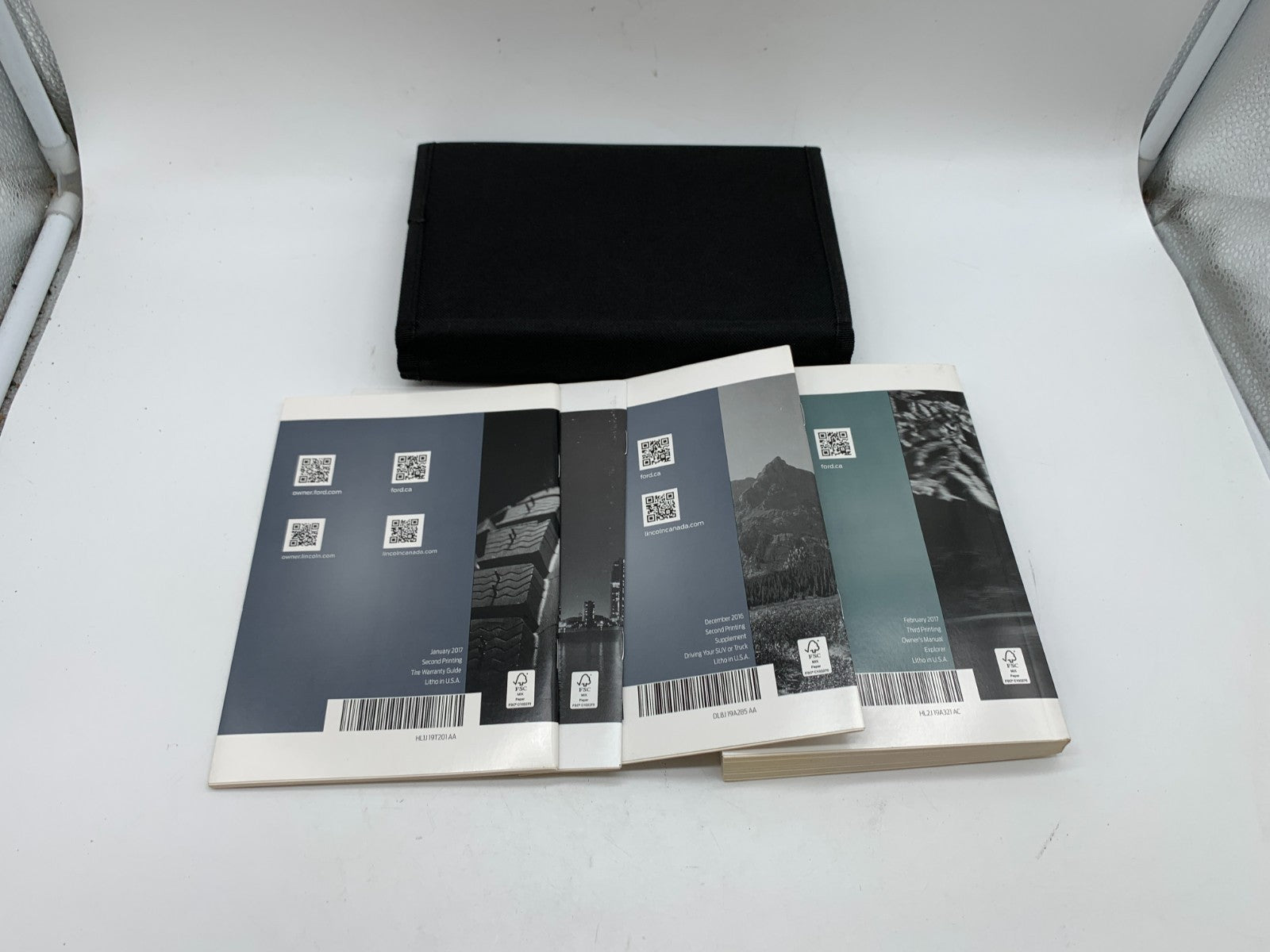 2017 Ford Explorer Owners Manual Set with Case OEM C02B07010