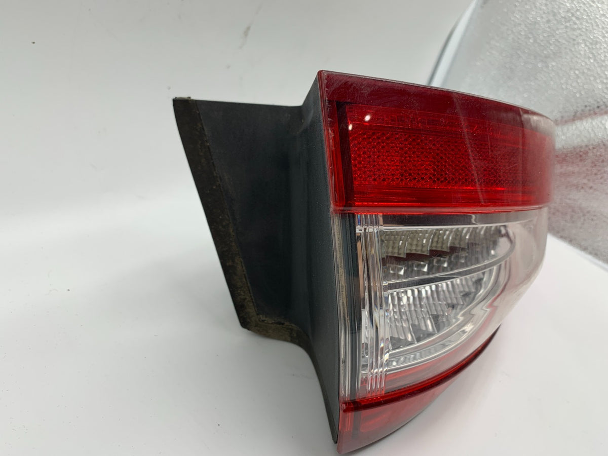 2013-2016 Ford Fusion Driver Side Tail Light Taillight OEM D01B42008