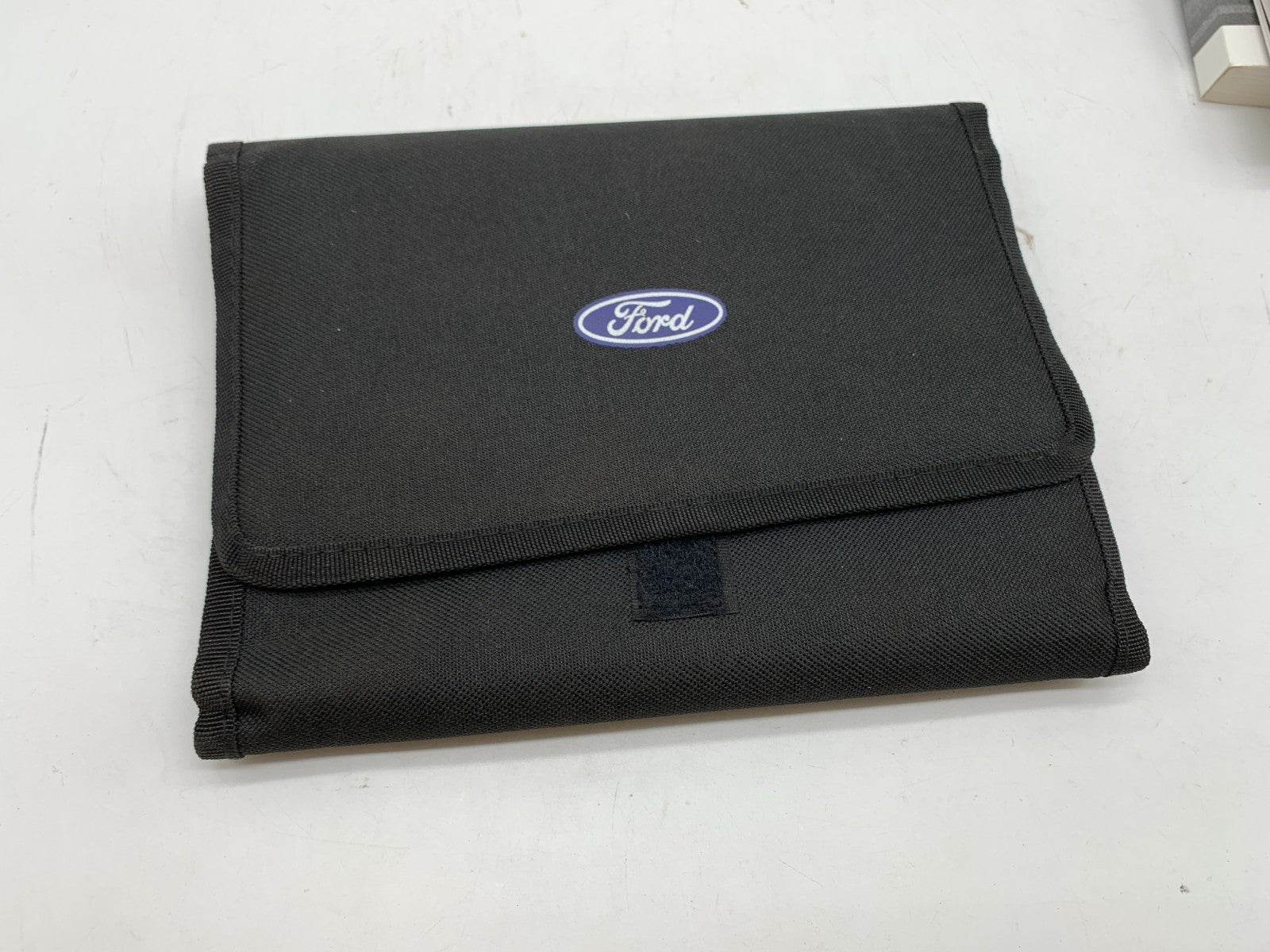 2017 Ford Edge Owners Manual Set with Case OEM C02B04007