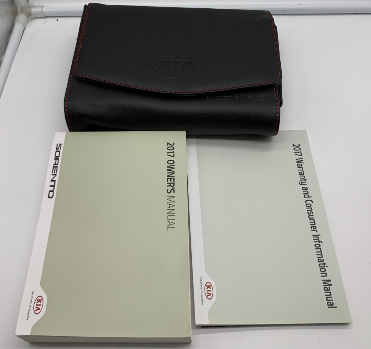 2017 Kia Sorento Owners Manual Set with Case OEM C01B47007