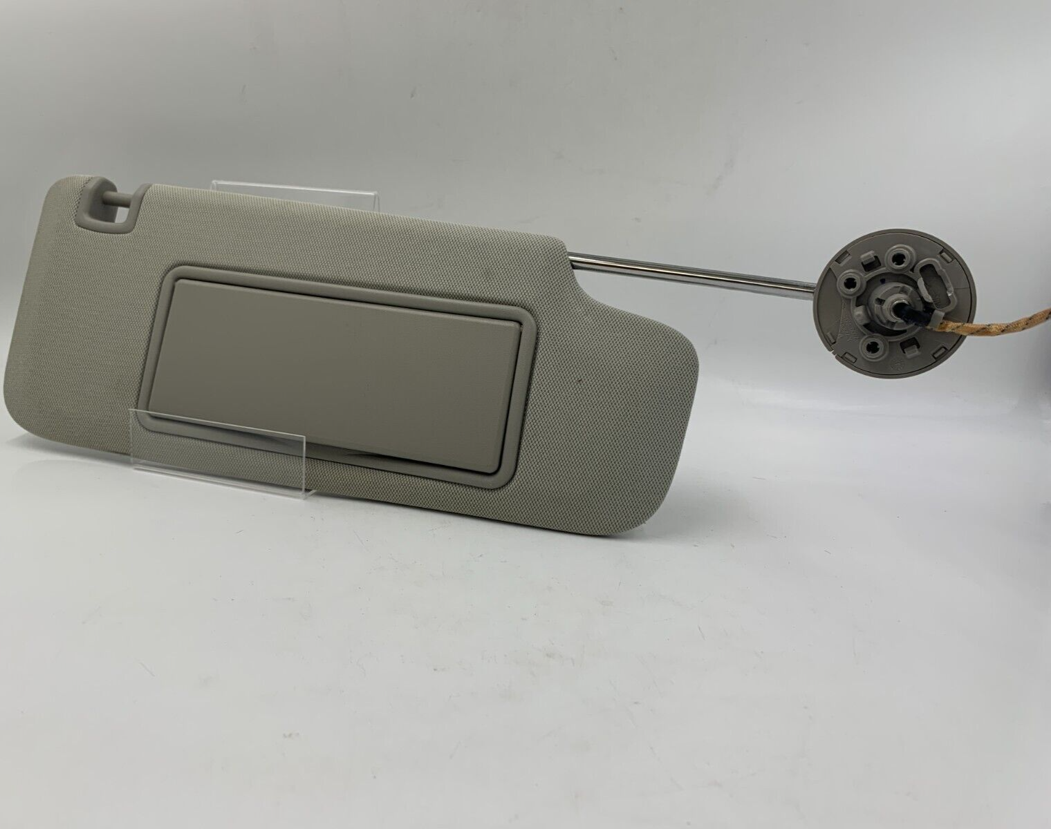 2013-2016 Chevrolet Malibu Passenger Sun Visor Gray Illuminated OEM C04B32028