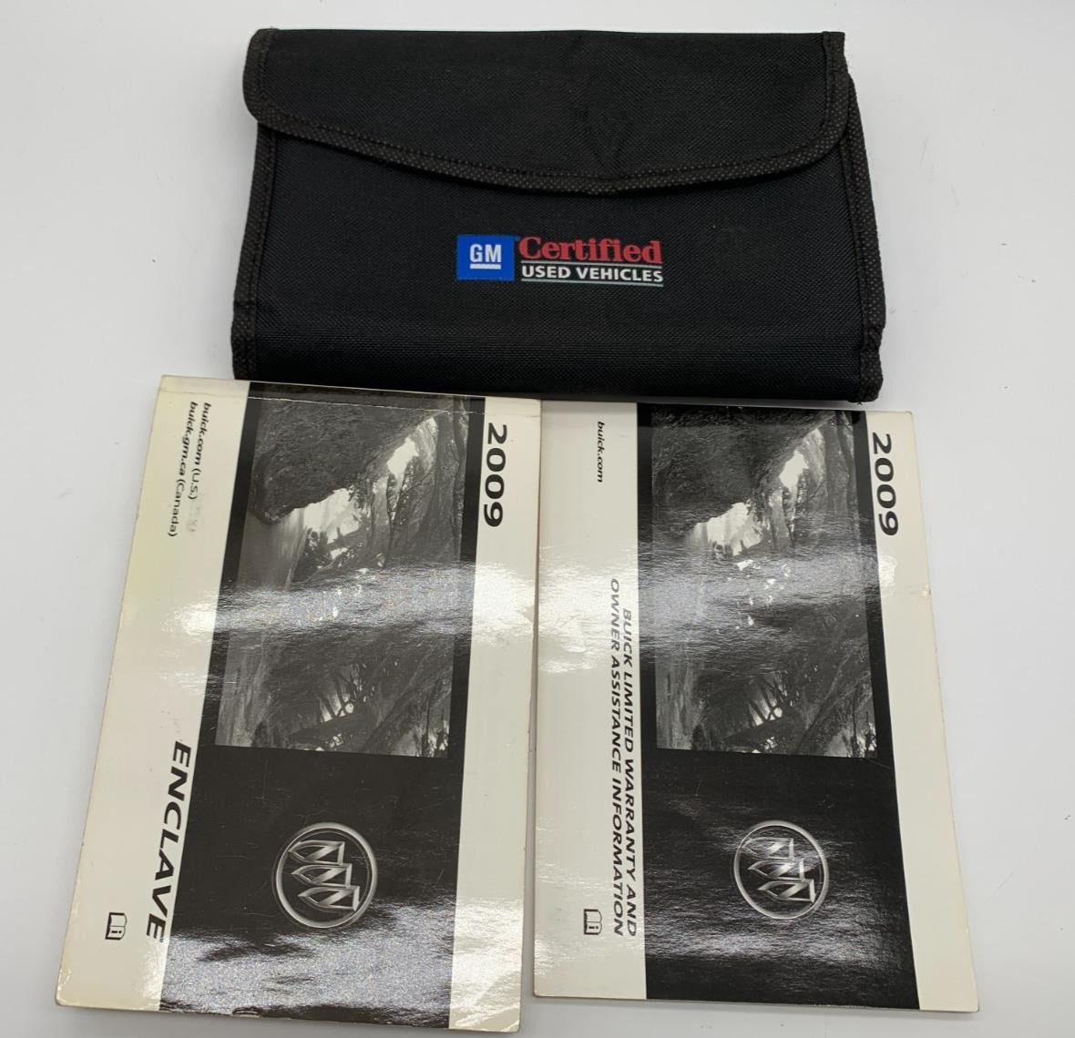 2009 Buick Enclave Owners Manual Set with Case OEM C04B63008