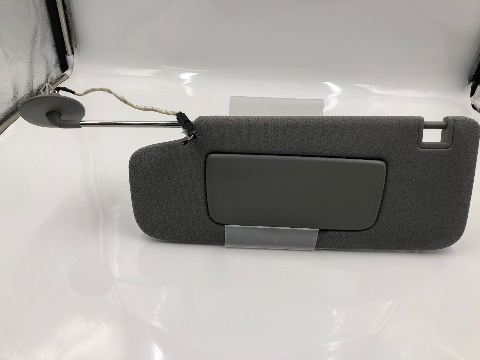 2018-2019 Chevrolet Equinox Driver Sun Visor Gray Illuminated OEM B04B32085