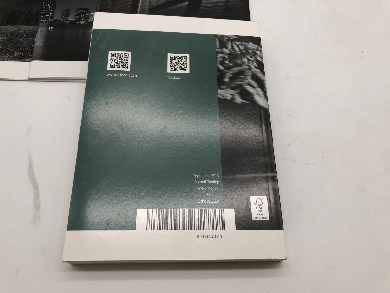 2017 Ford Explorer Owners Manual Set with Case OEM E01B17031