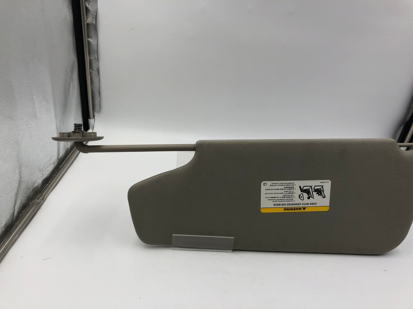 2006-2010 Jeep Commander Passenger Sun Visor Gray OEM B03B02021