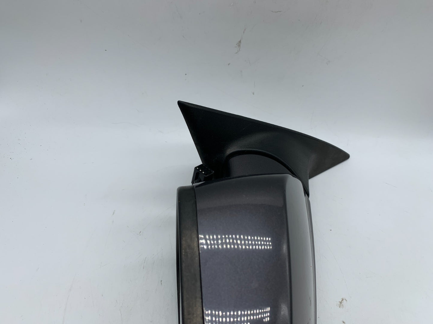 2008-2012 Chevrolet Malibu Passenger Side Power Door Mirror Gray OEM C01B23011