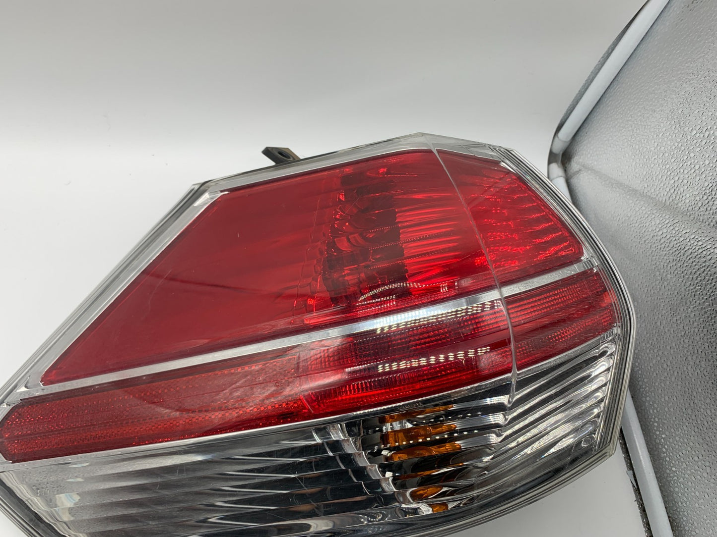 2017-2019 Nissan Rogue Driver Side Tail Light Taillight OEM B02B27016