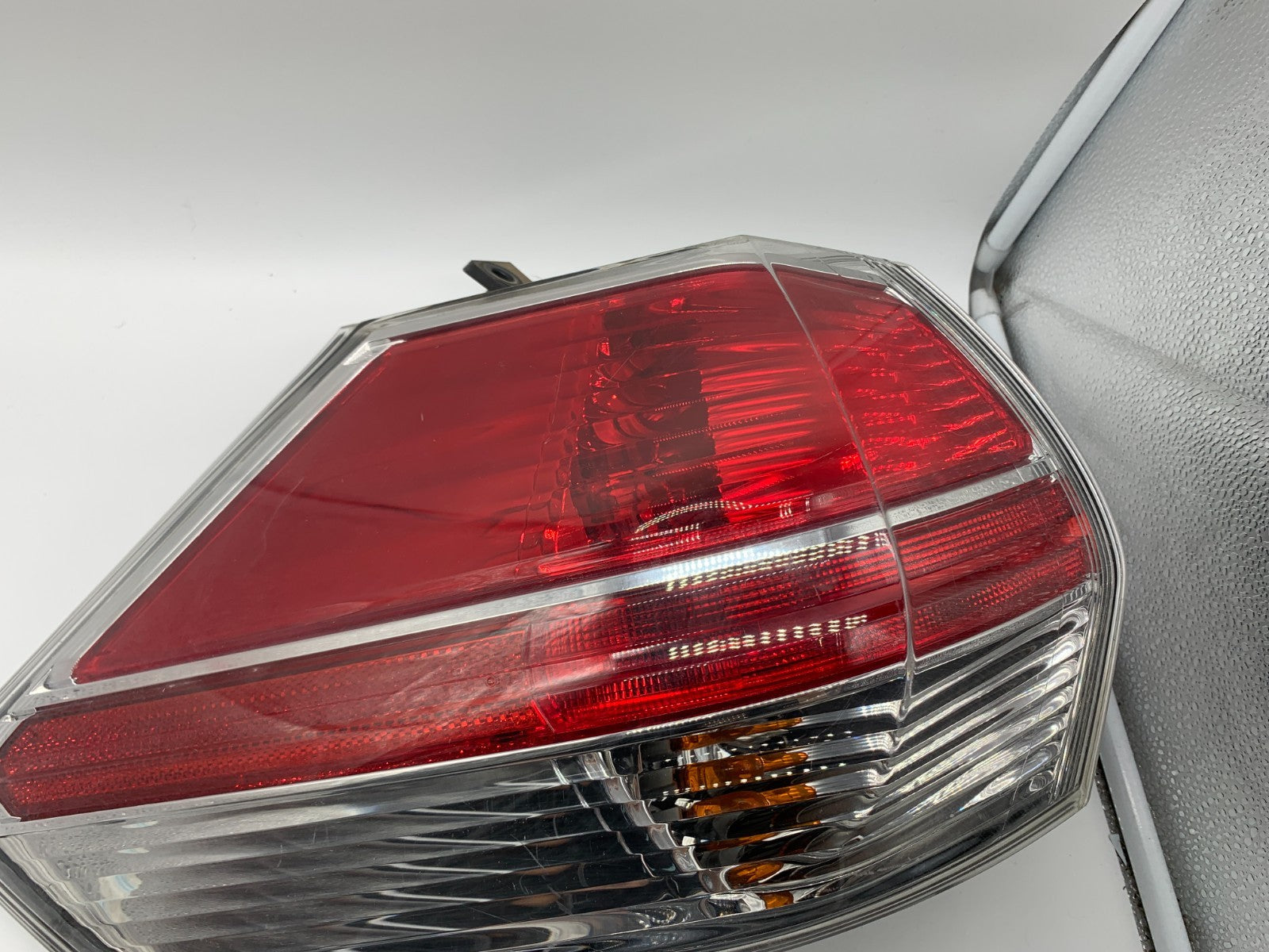 2017-2019 Nissan Rogue Driver Side Tail Light Taillight OEM B02B27016
