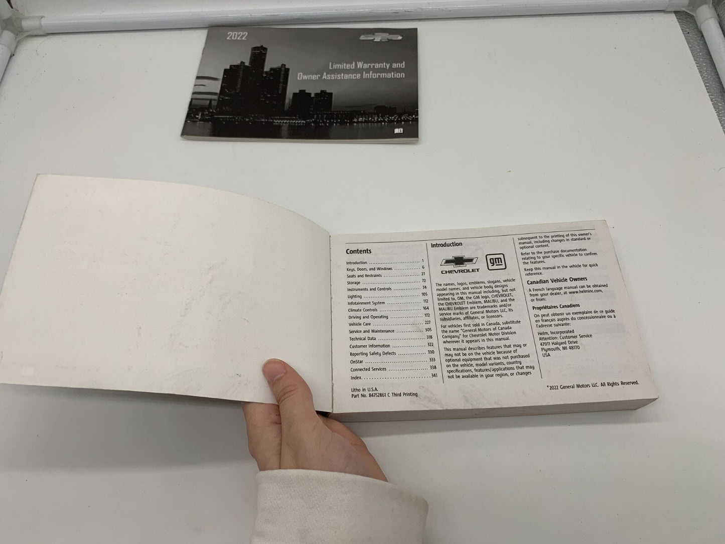 2022 Chevrolet Malibu Owners Manual Set OEM D03B10009