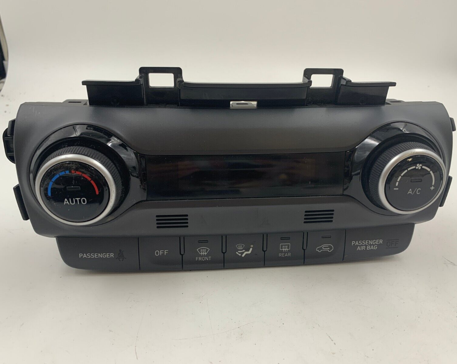 2018-2021 Hyundai Kona AC Heater Climate Control Temperature Unit OEM C03B66024