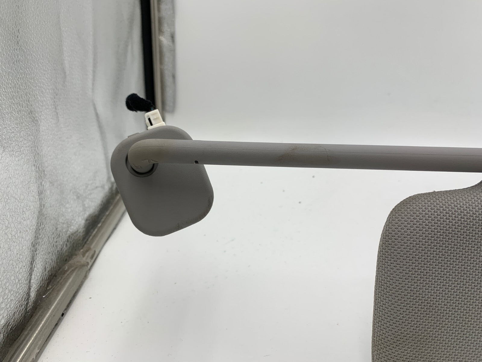 2015-2019 Hyundai Elantra Passenger Sun Visor Gray Illuminated OEM B02B19066