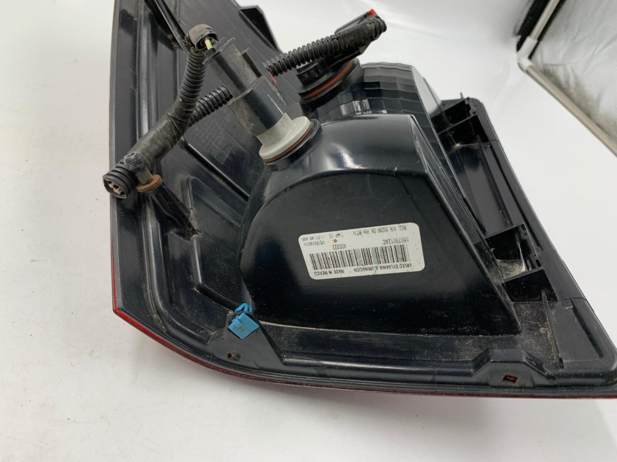 2007-2010 Jeep Grand Cherokee Driver Side Tail Light Taillight OEM D01B69002