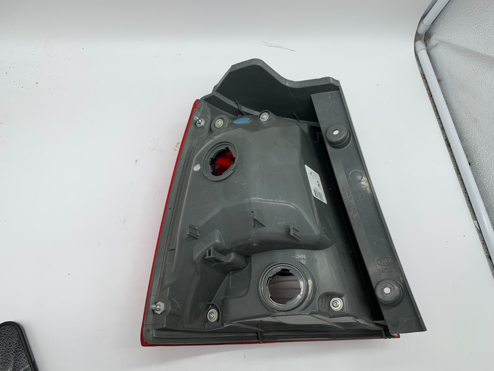 2011-2013 Kia Sorento Passenger Tail Light Taillight OEM D02B67002