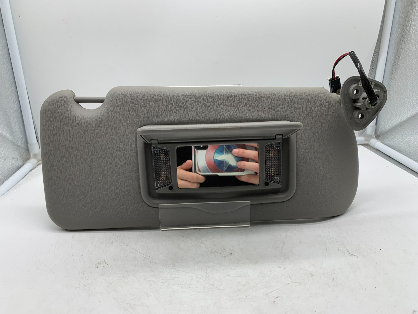 2004-2009 Cadillac SRX Passenger Sun Visor Illuminated Gray OEM A04B15003