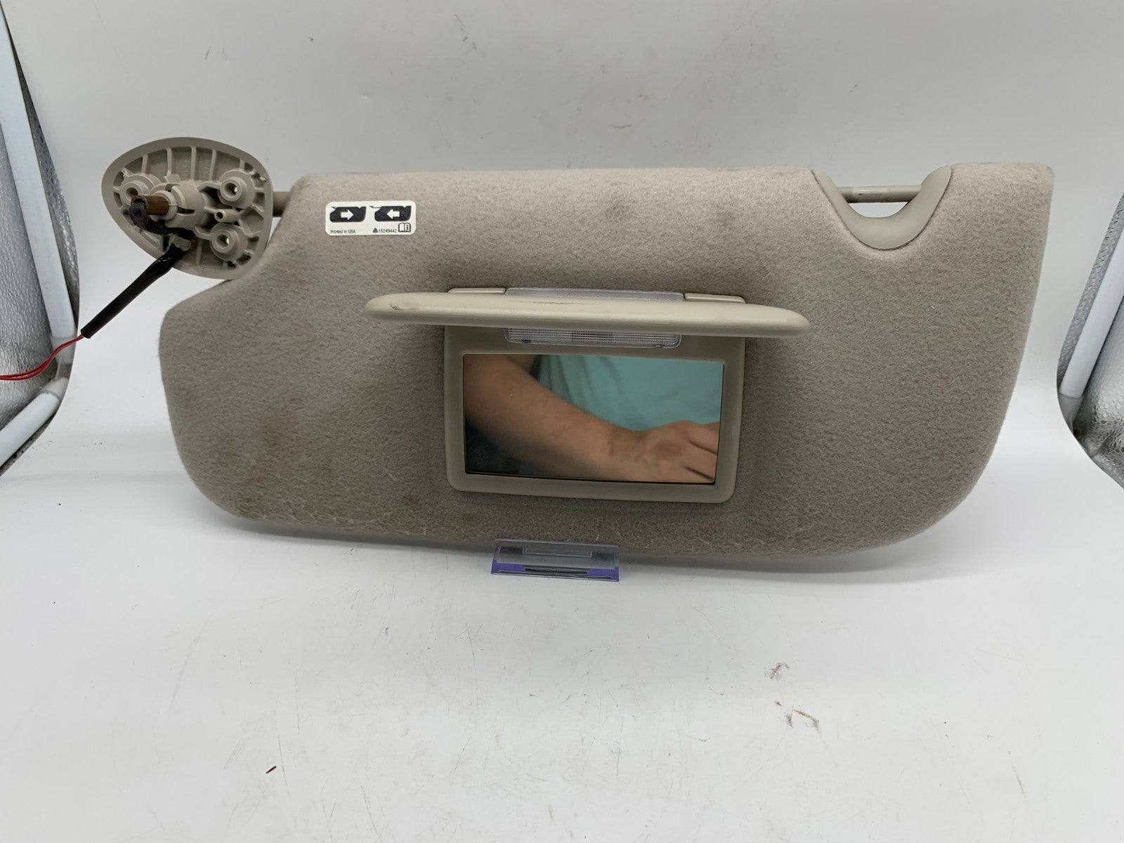 2005-2006 Chevrolet Trailblazer Driver Sun Visor Gray Illuminated OEM A04B41001