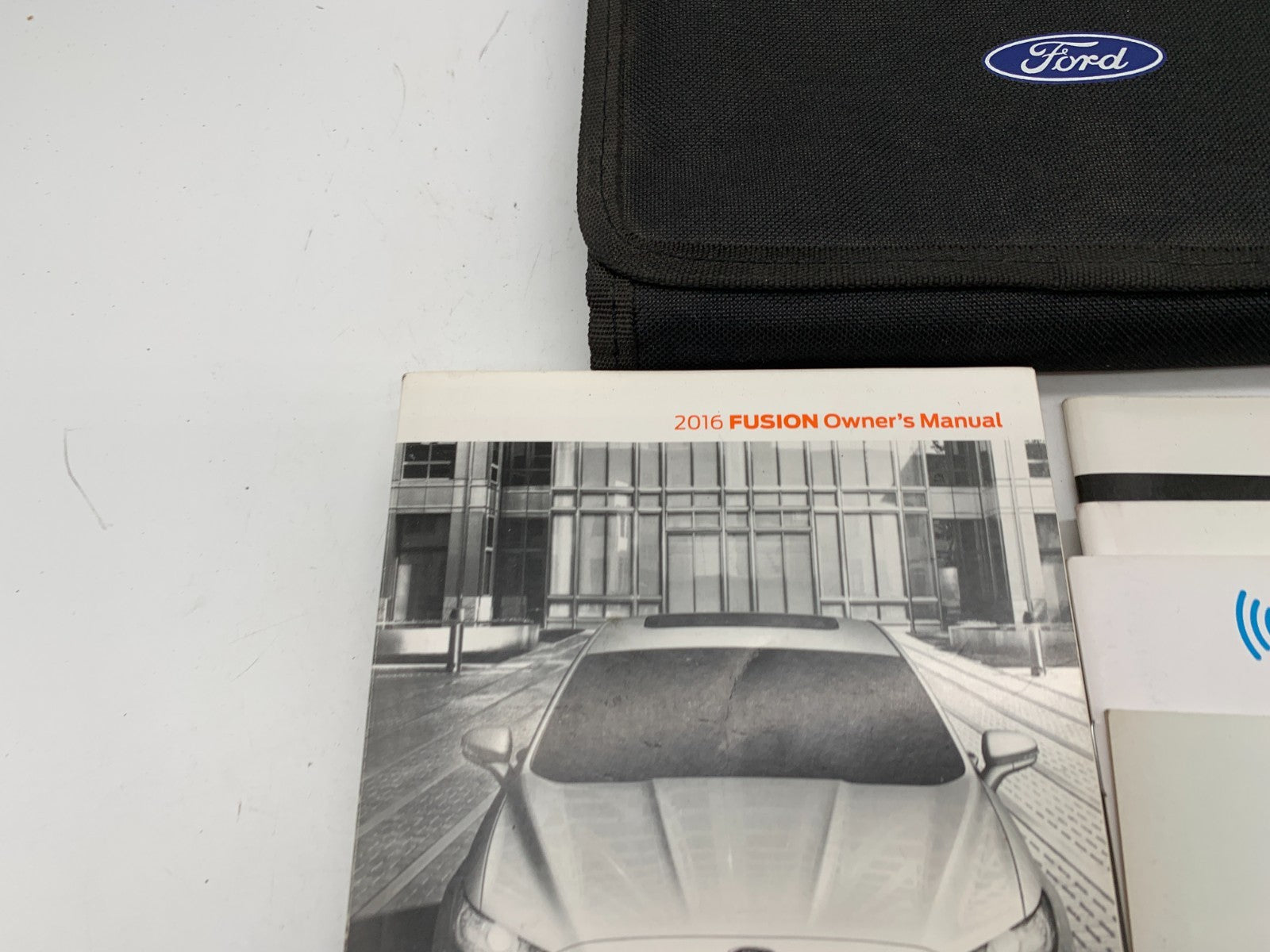 2016 Ford Fusion Owners Manual Set with Case OEM D01B37014
