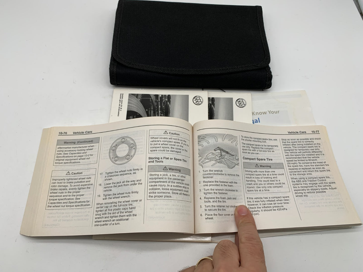 2014 Buick Regal Owners Manual Set with Case OEM B04B25015