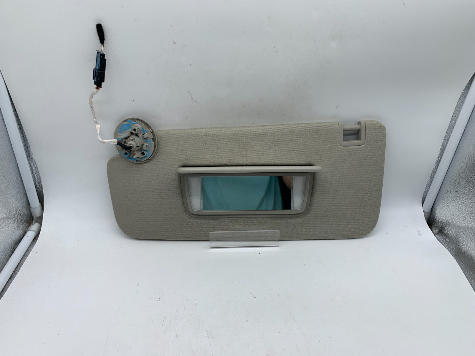 2021-2024 Buick Encore GX Driver Sun Visor Gray Illuminated OEM D03B69002