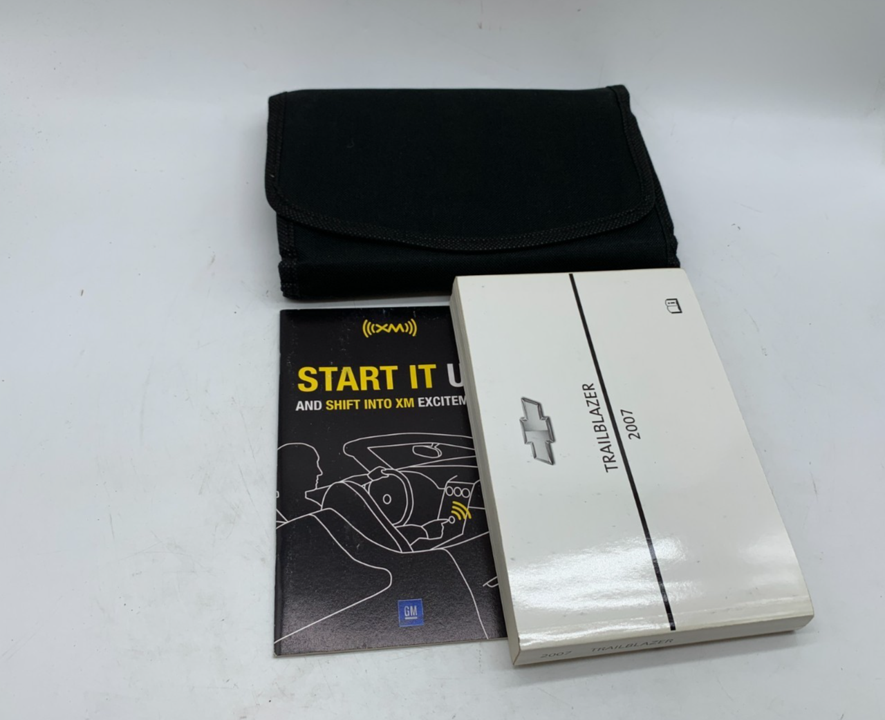 2007 Chevrolet Trailblazer Owners Manual Set with Case OEM C02B01013