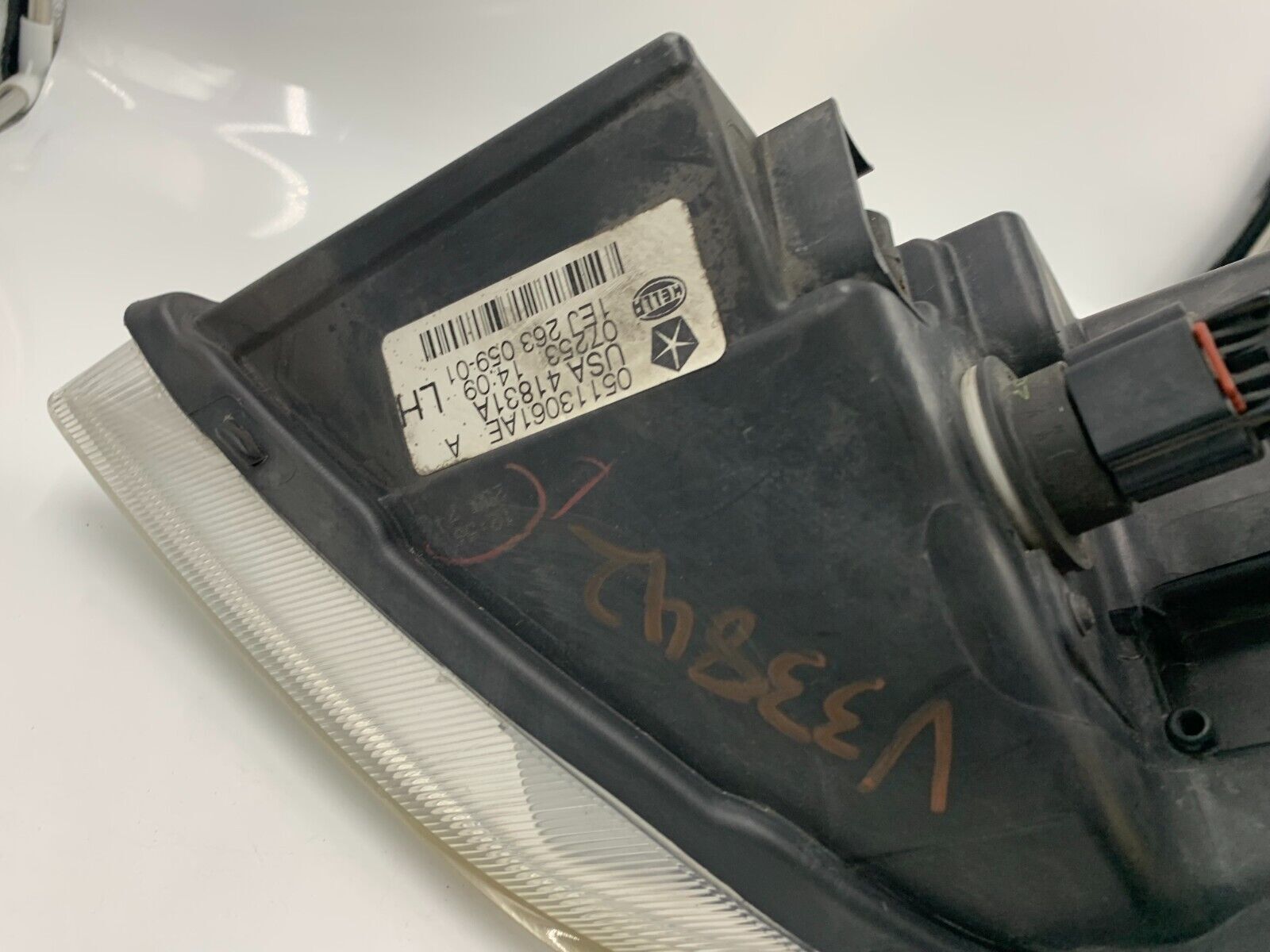 2007-2008 Chrysler Pacifica Driver Side Head Light Headlight OEM D02B57001