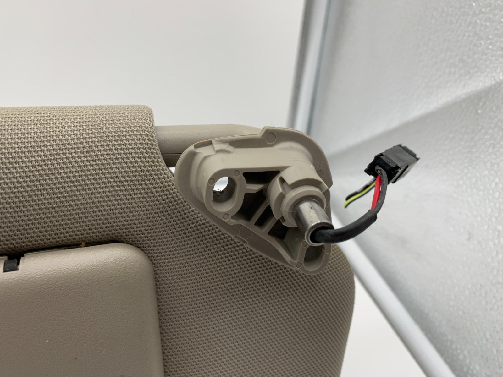 2002-2005 Subaru Legacy Passenger Sun Visor Gray Illuminated OEM B04B37001