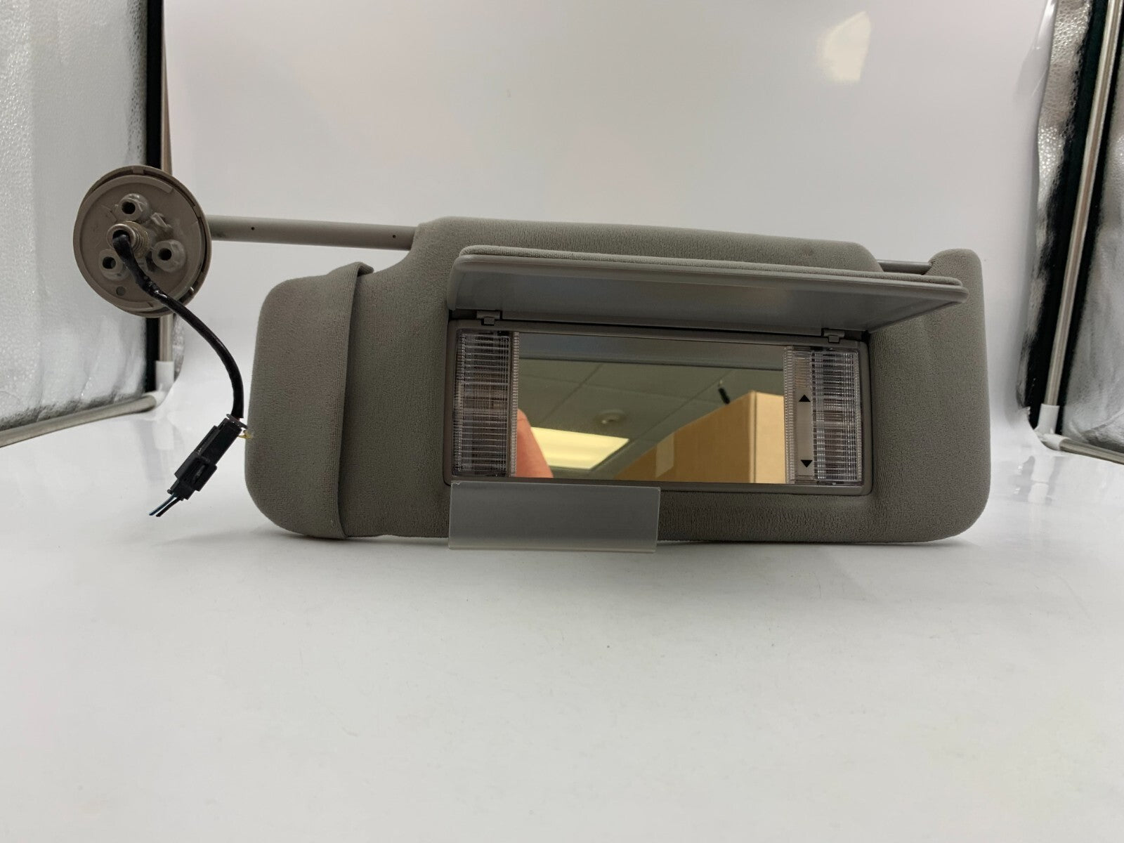 2005-2007 Cadillac STS Driver Sun Visor Gray Illuminated OEM B01B12056