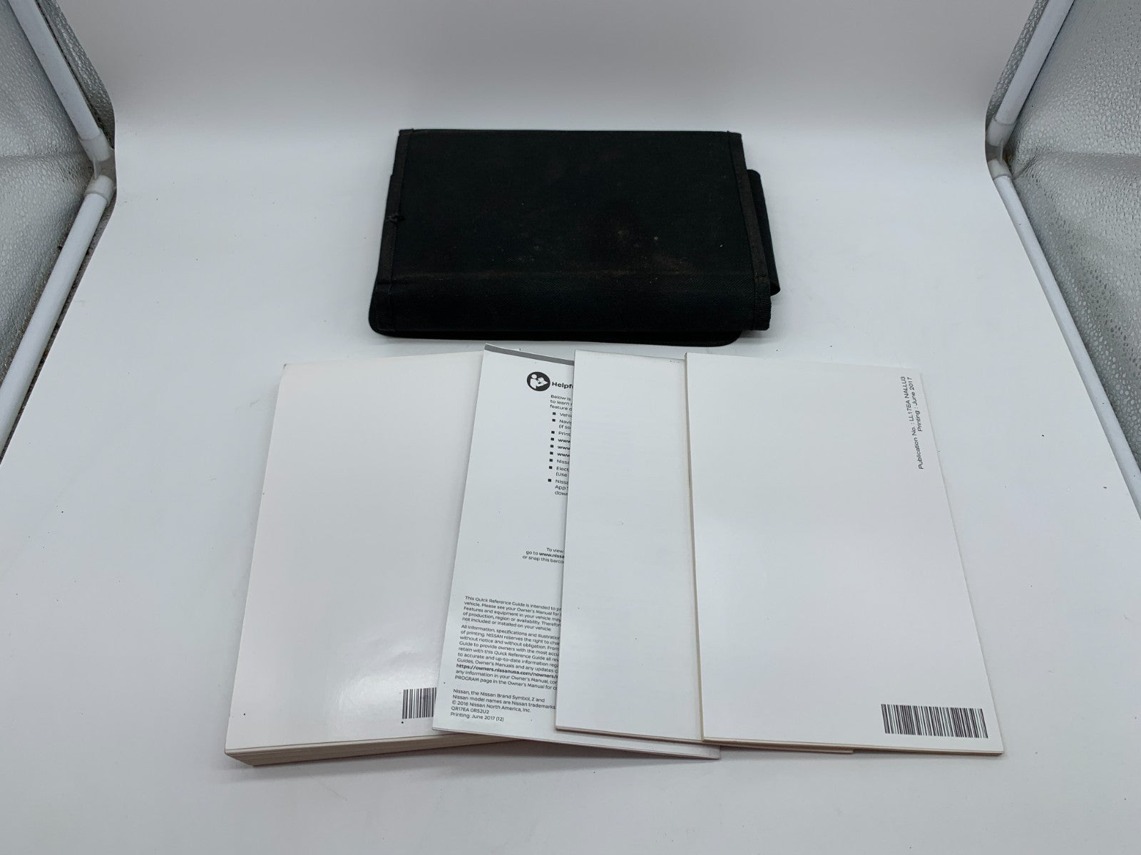 2017 Nissan Pathfinder Owners Manual Set with Case OEM B01B23006