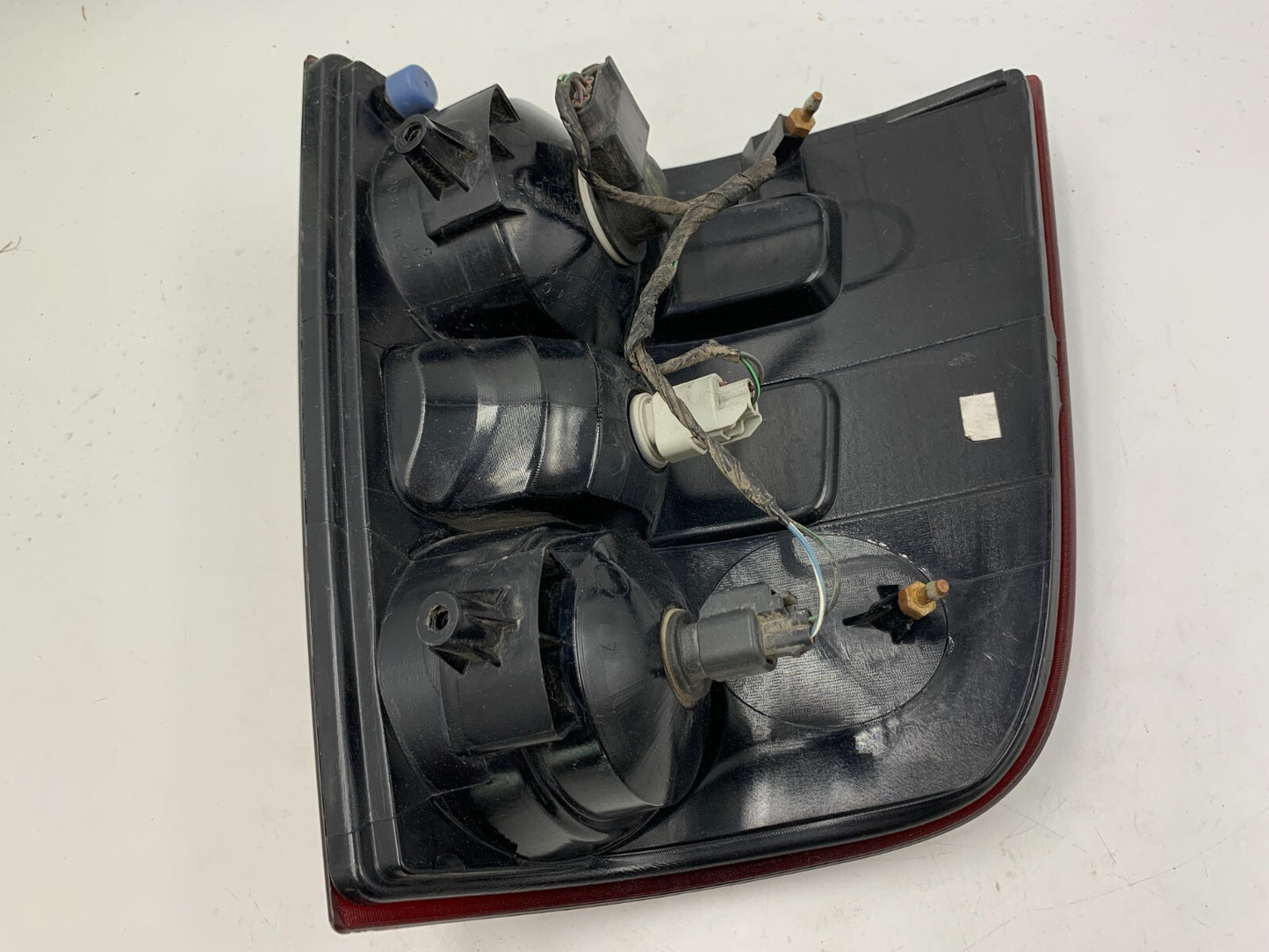 2002-2005 Ford Explorer Passenger Side Tail Light Taillight OEM E02B60001