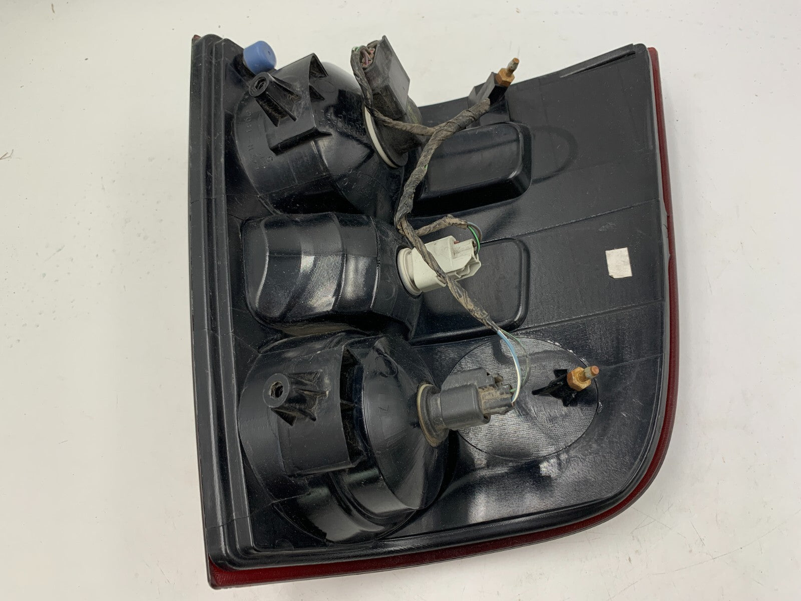 2002-2005 Ford Explorer Passenger Side Tail Light Taillight OEM E02B60001