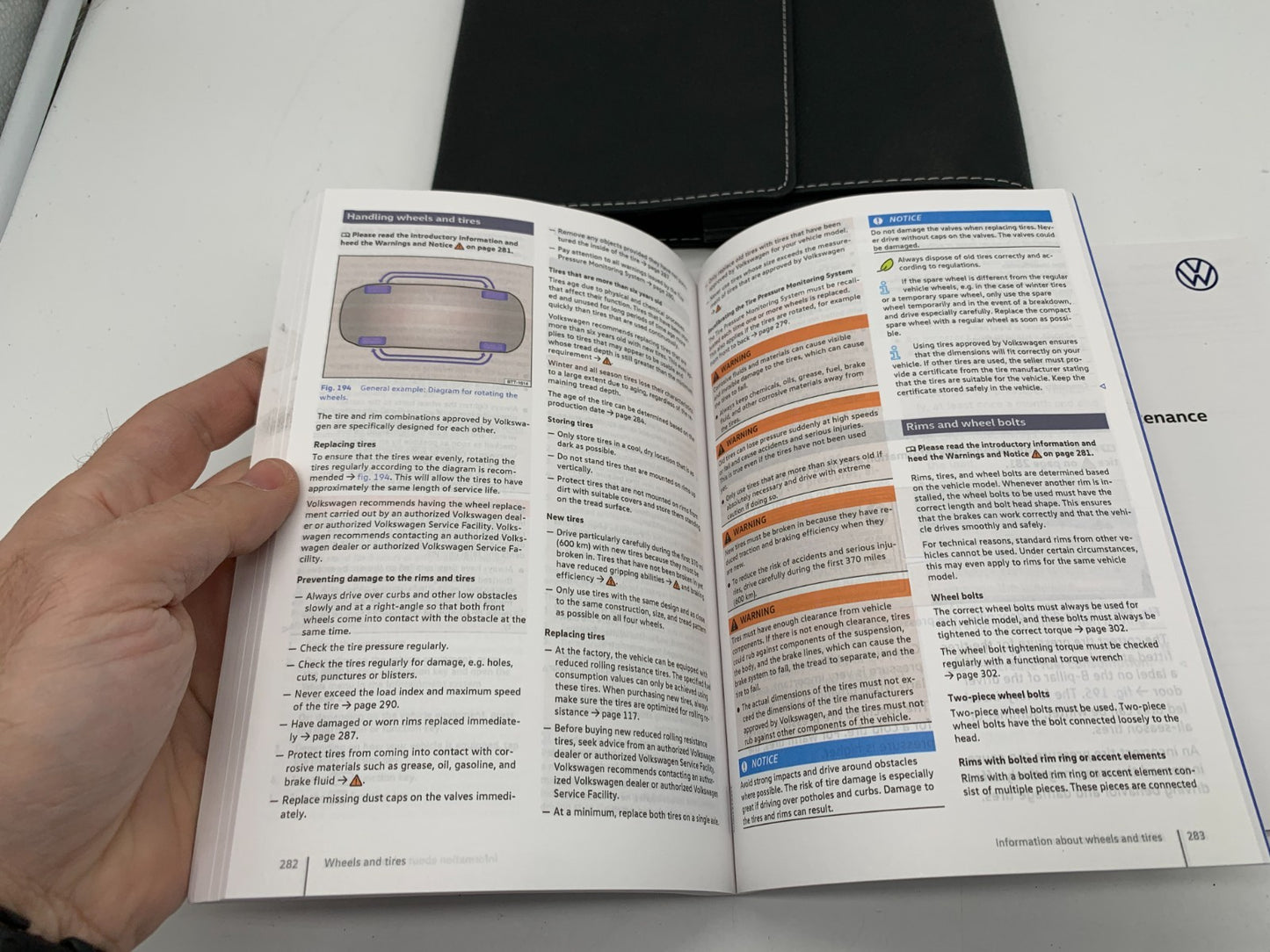 2022 Volkswagen Atlas Owners Manual Set with Case OEM C02B14054